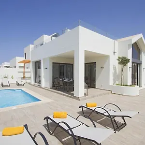 Luxury Near 1km Swimming Pool Tennis Court Great For Ages Playa Blanca (Lanzarote)